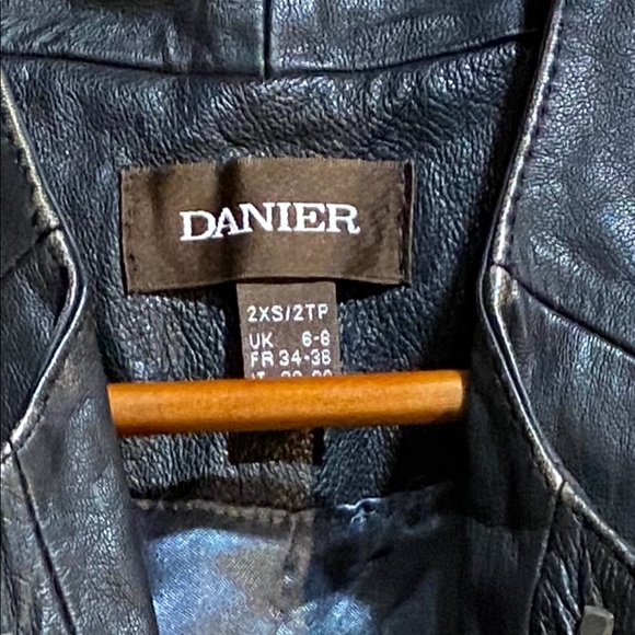 Vest - Picture 3 of 3